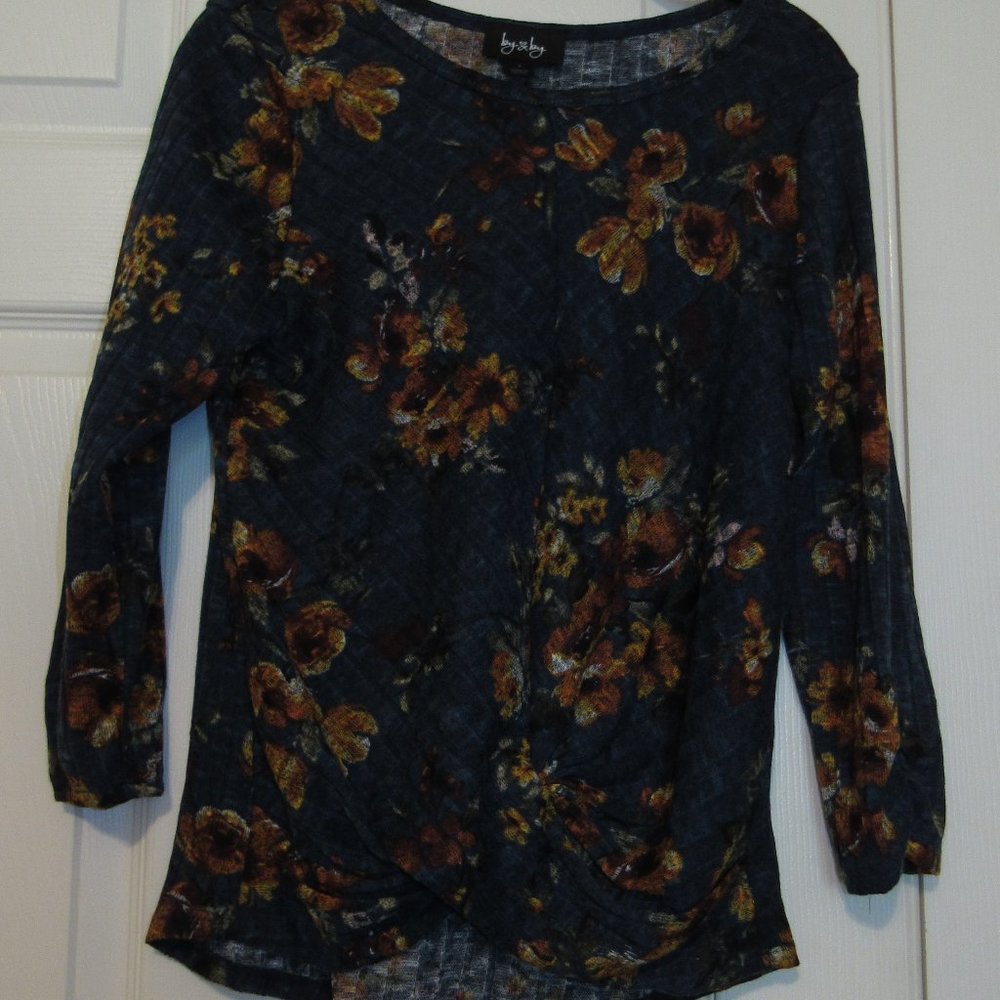 By & By S Knit Top w/Mock Tie at Bottom NWOT